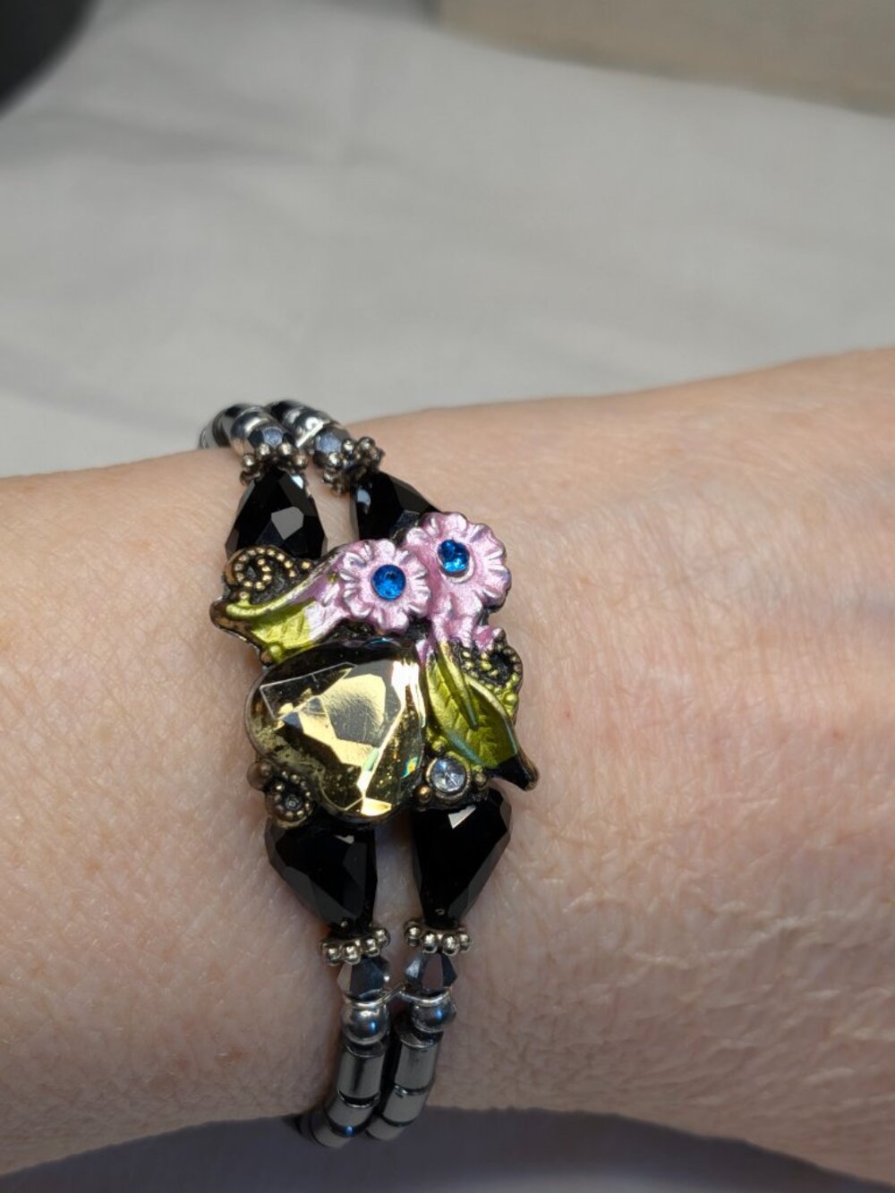 Vintage Magnetic Hematite Bracelet with Floral Heart Focal – Size 6.5"